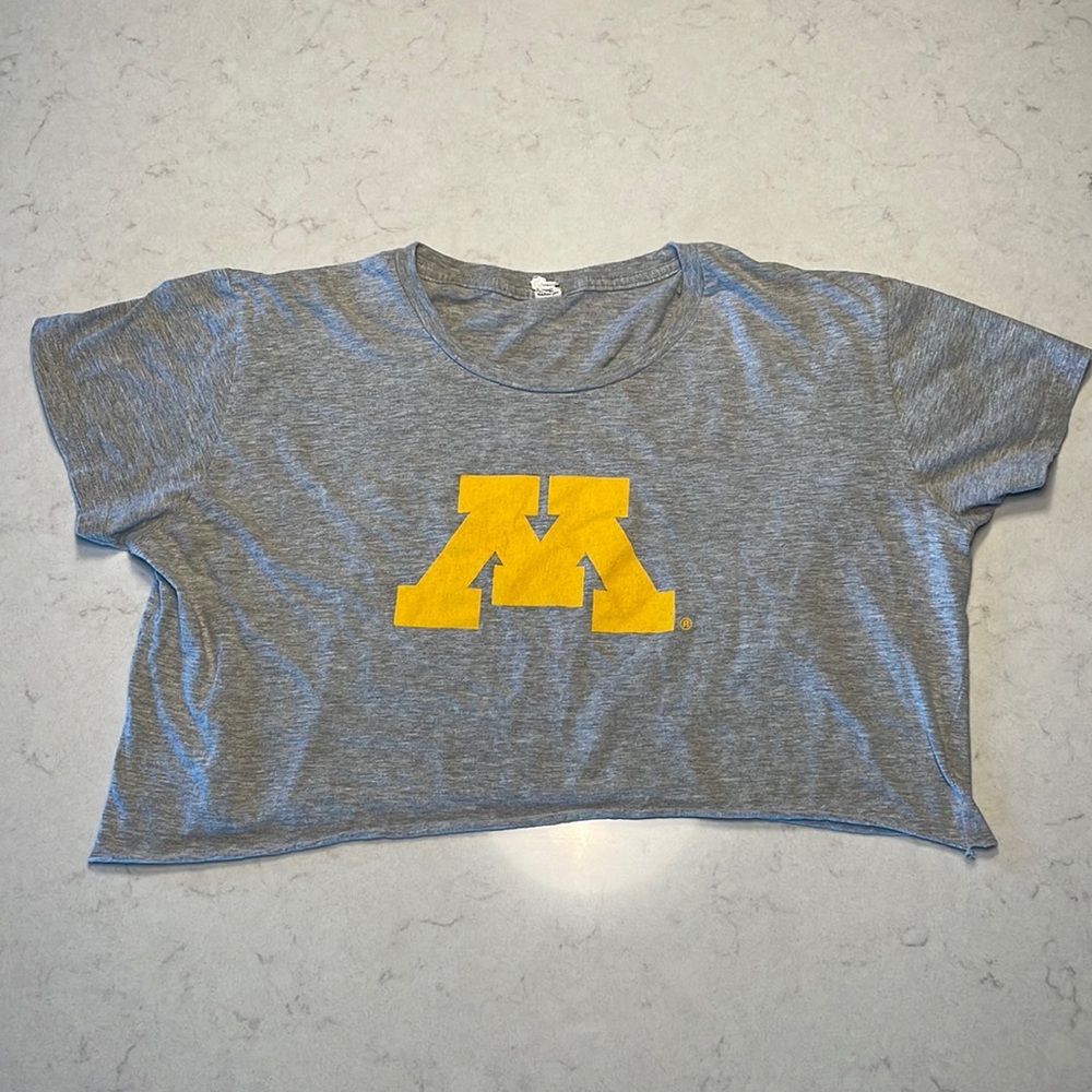 University of Minnesota cropped t-shirt (women’s XL) - good condition.